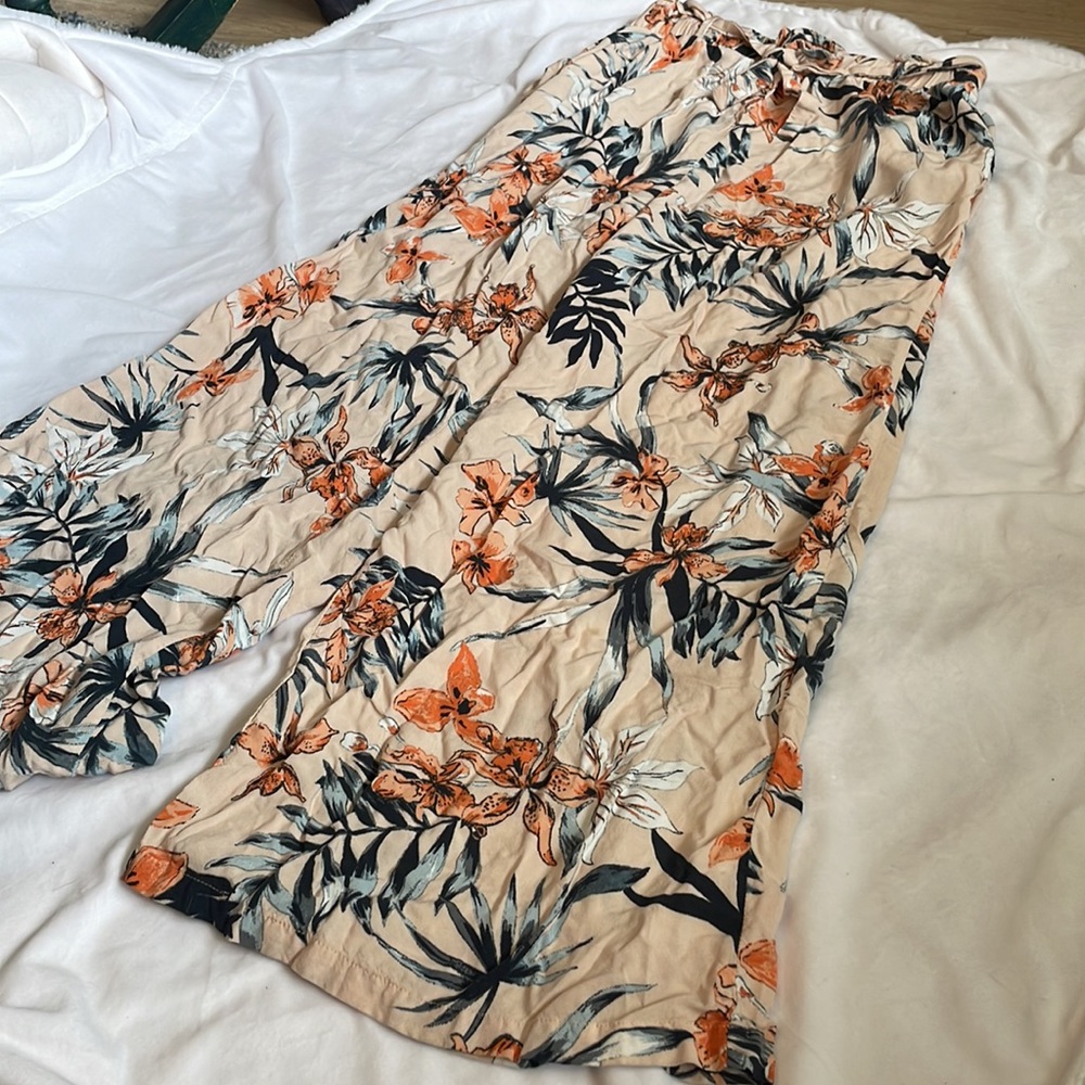 Wide leg floral pattern boho pants lightweight with pockets and belt loops